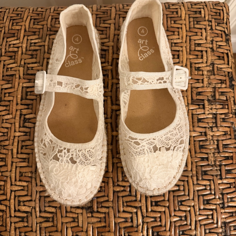 art class Cream Lace Mary Jane Flats